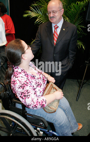 Miami Florida,Miami Dade College,école,campus,rallye de réforme de l'immigration,sénateur John McCain,conférencier,présentation,candidat présidentiel,ACORN,hispanique Banque D'Images