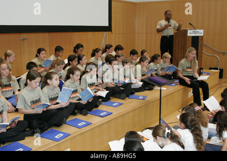 Miami Beach Florida,public Library,Miami Children's Chorus,groupe,musique,performance,divertissement,communauté Sing Along,étudiants Black man men m Banque D'Images