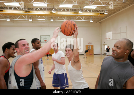 Dothan Alabama, Westgate Park Recreation Center, centre, gymnase de basket-ball, Black Blacks Africains ethnie minoritaire, adultes homme hommes, pla Banque D'Images