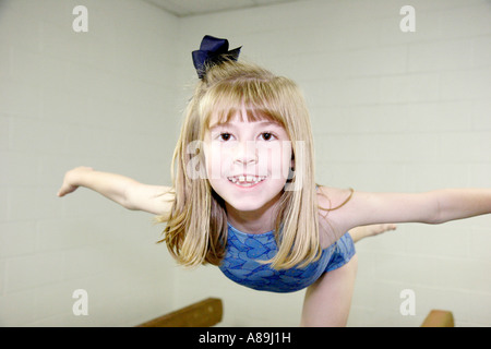 Dothan Alabama, Westgate Park Recreation Center, centre, classe de gymnastique, filles, jeunes jeunes jeunes jeunes jeunes filles enfant enfant enfant enfant enfant enfant enfant, bal Banque D'Images