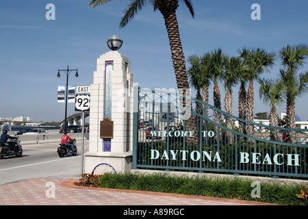 Daytona Beach Florida,International Speedway Bridge,panneau,logo,bienvenue,porte,Bike week,motos moto,événement,célébration,annuel,cavaliers,propriétaires,vis Banque D'Images