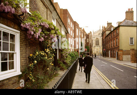 UK Berkshire Eton College les élèves des écoles publiques à l'école à pied Banque D'Images