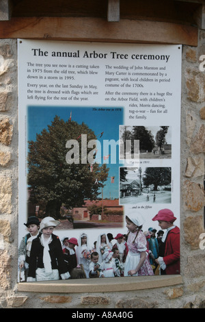 Panneau d'information sur l'arbre de l'arbre de Aston sur l'Oisans, Shropshire Banque D'Images