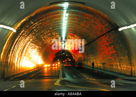 2e Rue tunnel dans Los Angeles at night Banque D'Images