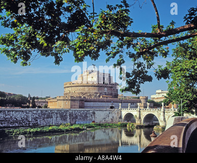 Italie Rome Castel Sant'Angelo sur le Tibre Banque D'Images