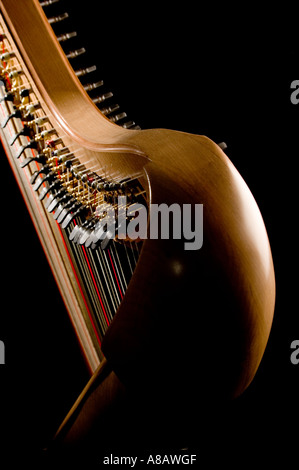 De près de l'épaule d'un traditionnel gallois fait main Telynau Teifi harpe faite par Banque D'Images