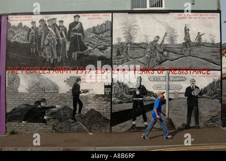 Les peuples autochtones 1912 - 2002 de l'armée de 90 ans de résistance avec personne qui marche par Banque D'Images