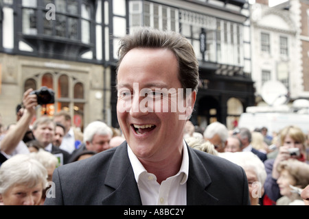 David Cameron lors d'une prospection Banque D'Images