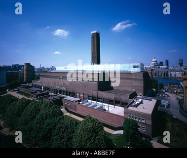 Tate Modern Bankside. Vue depuis le sud en direction de Saint Pauls Cathedral. Architecte : Herzog et De Meuron Banque D'Images