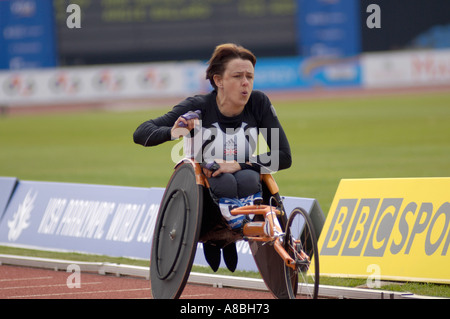 Dame Tanni Grey-thompson célèbre remporter une course dans la Coupe du monde paralympique à Manchester 2005 Banque D'Images