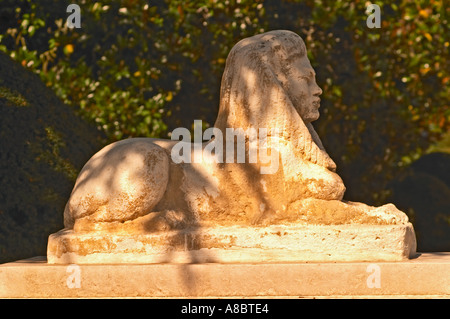 Statue d'un Sphynx (sfinx, sphinx) à l'entrée du parc du Château Mouton Rothschild, Pauillac, Médoc, Bordeaux Banque D'Images