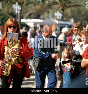 Musicien et carnavaliers à Fete des vendanges Banyuls-sur-Mer Pyrénées-orientales France Languedoc-Roussillion Banque D'Images