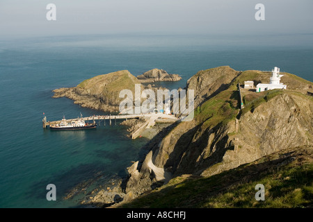 UK Lundy Island Mme Oldenburg amarré à la nouvelle jetée Banque D'Images