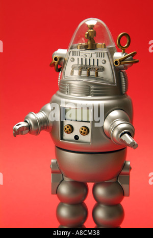 Jouet en plastique de l'enfant robot dans le style futuriste de Robby le Robot de Planète interdite film Banque D'Images