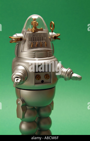 Jouet en plastique de l'enfant robot dans le style futuriste de Robby le Robot de Planète interdite film Banque D'Images