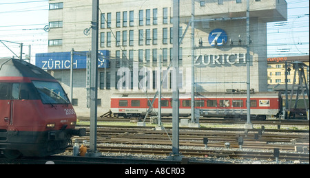 La gare Hauptbahnhof en tirant dans la belle ville de Zurich en Suisse Banque D'Images