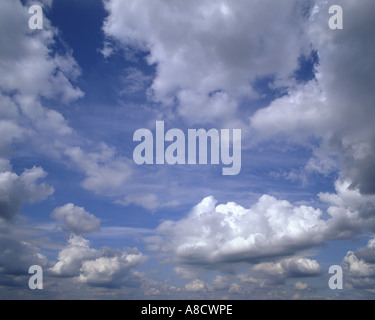 SKY : la formation de nuages Banque D'Images