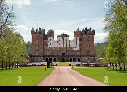 Château de Drumlanrig, Dumfriesshire, Ecosse accueil du duc de Buccleugh, plus grand propriétaire en Europe et cousine de la Reine, Royaume-Uni, Europe Banque D'Images