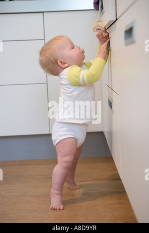 Pour atteindre un édredon de bébé Banque D'Images