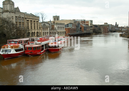 York, lendall, pont, rivière, Ouse, touristique, tourisme, North Yorkshire, bateaux, l'eau, croisière, plaisir Banque D'Images