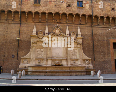 Fontaine sur Via Ugo Bassi Bologne Émilie-romagne en Italie Banque D'Images