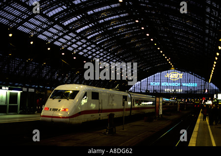 La gare principale de Cologne, Rhénanie du Nord-Westphalie, Allemagne Banque D'Images