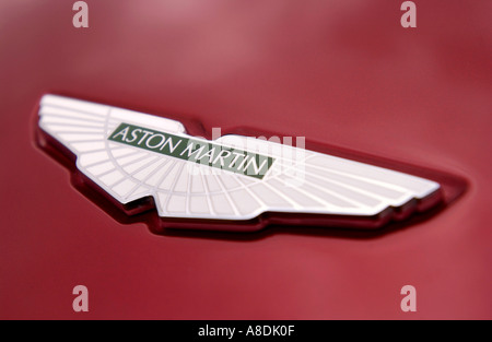 Le logo du constructeur automobile ASTON MARTIN Banque D'Images