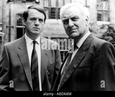 - Inspecteur Morse Série ITV au Royaume-Uni 1987 à 2000 avec Kevin Whately à gauche comme le Sgt Lewis déc et John Thaw comme chef inspecteur Morse Banque D'Images