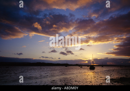 Coucher de soleil sur l'estuaire à Lympstone Exe, Devon, Angleterre Banque D'Images