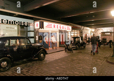 Des loisirs et des magasins dans la rue Kelvin Hall Museum of Transport Glasgow Ecosse Banque D'Images