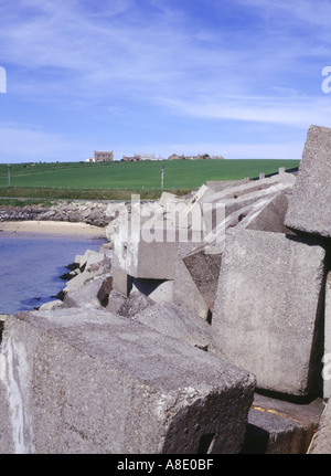 dh 4e barrière de Churchill BARRIÈRES DE CHURCHILL ORKNEY béton blocs de ciment fondations chemin historique de l'écosse Banque D'Images