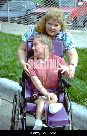 Fin de l'ouest pour protester contre la Parade pour handicap de l'homme l'âge de 18 ans et 40 ans. St Paul Minnesota USA Banque D'Images