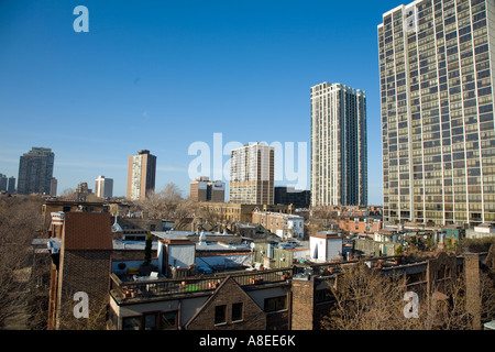CHICAGO Illinois toit-terrasses et patios au début du printemps dans des bâtiments bas quartier vieille ville Banque D'Images