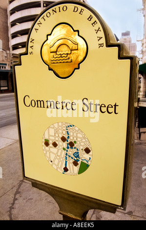 Commerce St. sign in San Antonio TX. Banque D'Images