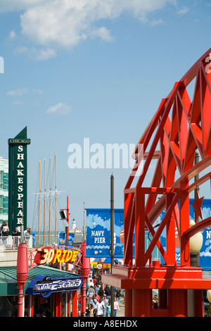 CHICAGO Illinois signe sur l'extérieur du théâtre de Shakespeare à Navy Pier arc rouge en 3D Banque D'Images