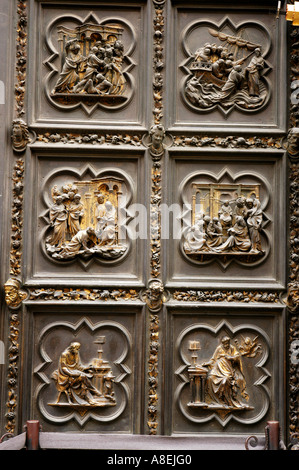 La porte nord de Battistero di San Giovanni par Lorenzo Ghiberti s XV. Florence, Toscane. Italie Banque D'Images