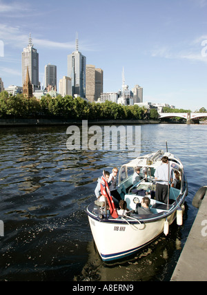 Taxi à Southbank l'eau sur le fleuve Yarra de Melbourne, Australie. Banque D'Images