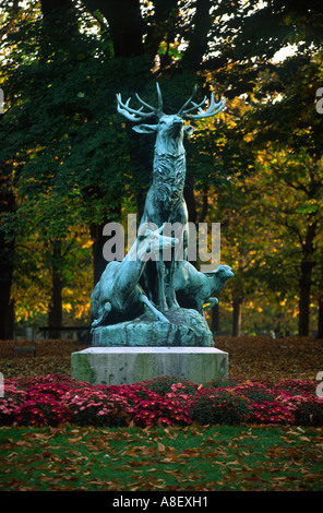 Harde de cerfs statue par Arthur Jacques Leduc (1848-1918), Jardin du Luxembourg, Paris, France Banque D'Images