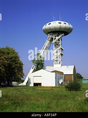 Géographie / billet, l'Allemagne, l'Amérique du Rhine-Westpahlia, Lünen, bâtiments, Centre de technologie LÜNTEC, Colani-OVNI, design : Luigi Colani, construction : 1993 - 1995 (vue extérieure, Additional-Rights Clearance-Info-Not-Available- Banque D'Images