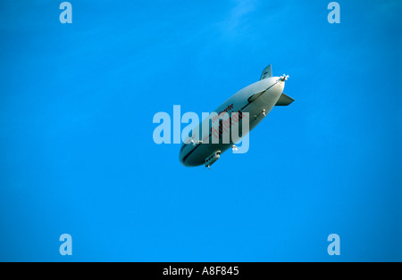 Zeppelin au-dessus du lac de Constance (Bodensee), Friedrichshafen Allemagne Bade-Wurtemberg Banque D'Images