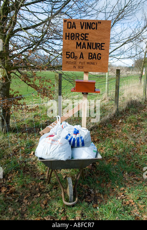 Le fumier de cheval à vendre à farm à côté de la Chapelle de Rosslyn en utilisant Da Vinci Code comme slogan de marketing Banque D'Images