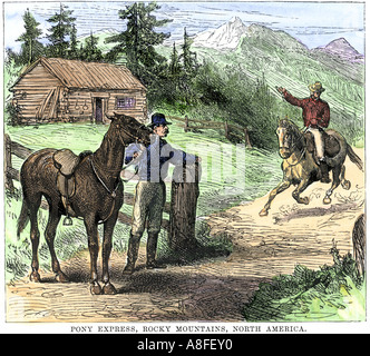 Pony Express Rider en approche dans une station relais dans les Rocheuses des années 1800. À la main, gravure sur bois Banque D'Images