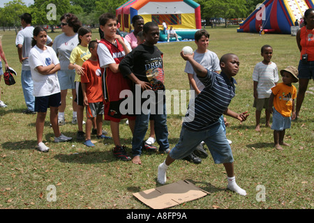 Miami Florida,Tropical Park,Drug Free Youth in Town DFYIT club,anti-addiction programme organisation à but non lucratif,familles parents enfants chil Banque D'Images