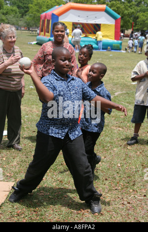 Miami Florida,Tropical Park,Drug Free Youth in Town DFYIT club,anti-addiction programme organisation à but non lucratif,familles parents enfants chil Banque D'Images