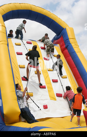 Miami Florida,Tropical Park,Drug Free Youth in Town DFYIT club,anti-addiction programme organisation à but non lucratif,familles parents enfants chil Banque D'Images