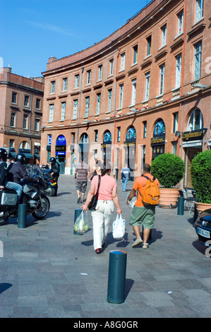 Toulouse France, 'gens Shopping' sur 'Place Wilson' 'Street' 'Business Travel' Shopping ''Sunny' Day' Banque D'Images