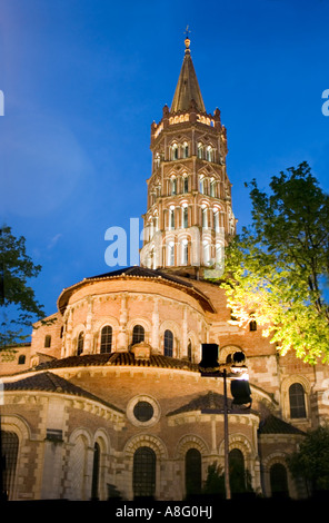 Toulouse France monument religieux 'Basilique la Basilique Saint Sernen 'illuminé' Night 'plus grande église romane au monde' Billet Banque D'Images