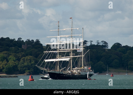 Grand voilier en bois tenace crossing Plymouth, UK Banque D'Images