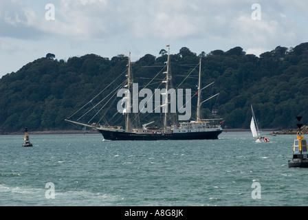 Grand voilier en bois tenace crossing Plymouth, UK Banque D'Images