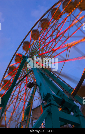Carnival midway ride in motion Banque D'Images